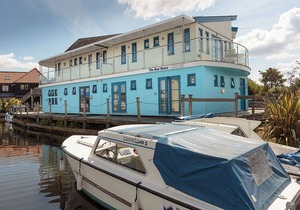 2 bedroom accommodation in Wroxham, near Norwich