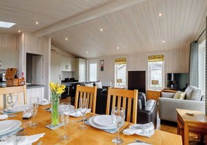 3 bedroom accommodation in Mercia Marina, Willington