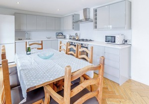 5 bedroom accommodation in Wroxham