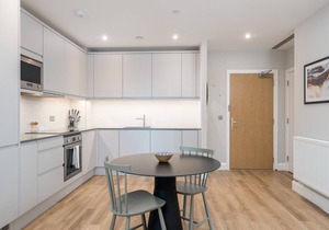 ALTIDO 1-bed flat w/terrace in Nine Elms