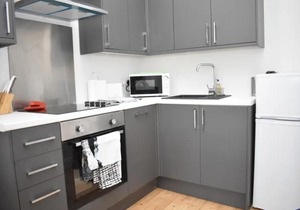 Bright & modern apartment for four in Morningside! in Edinburgh