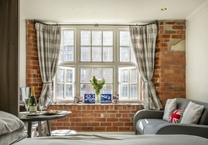 Cocoa Suites 35 - York city centre studio (with parking) - sleeps 3