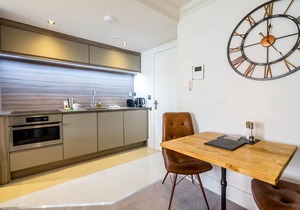 Cocoa Suites 56 - York city centre studio with parking (sleeps 2)