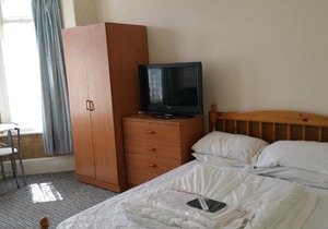 Flat Sleeps 2 with On-Street Parking
