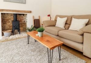 FOXWOOD COTTAGE, pet friendly, character holiday cottage in Tetbury