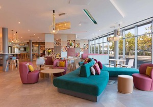 Hampton by Hilton Ashford International
