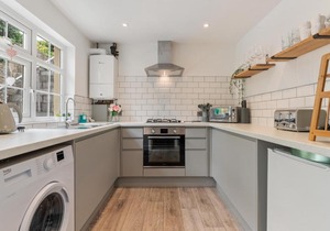 Ivydene - Beautiful Cottage, Stone Throw from Beach, Wonderful Sea Views