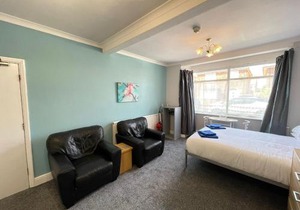 Large Ground Floor Studio Holiday Apartment Skegness - Flat 12