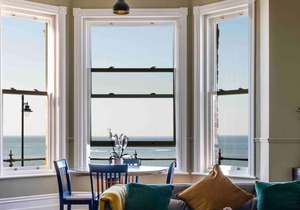 Luxe Beach Pad, Wow Sea Views at Coco By The Bay