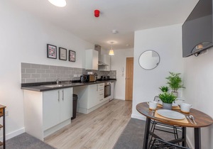 Modern Studio, Sleeps 2, Central Location