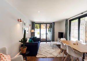 Quirky 2bed apt w/ private patio in West Hampstead