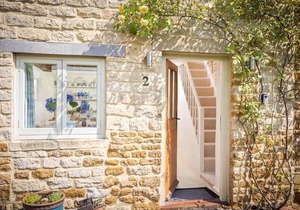 Rambling Rose Cottage, a beautiful Cotswold stone cottage located on a quiet lane in Upper Oddington