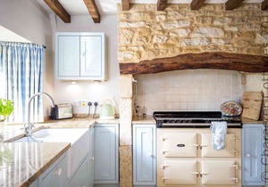 Rambling Rose Cottage, a beautiful Cotswold stone cottage located on a quiet lane in Upper Oddington