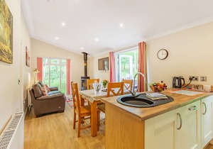 Semi-detached deluxe lodge offering the perfect romantic retreat for couples.