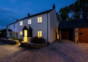 Tall Ships, 75m to harbour, secluded garden & parking for 3 cars
