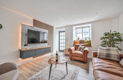 West Looe House | 1 Bake Cottage Serenity - Premium Coastal Retreat in Looe, Cornwall