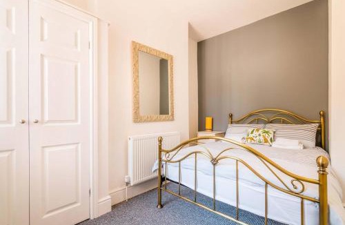 Hull Apartment | 1 Bed Apt with Free Parking East Hull Work or Leisure