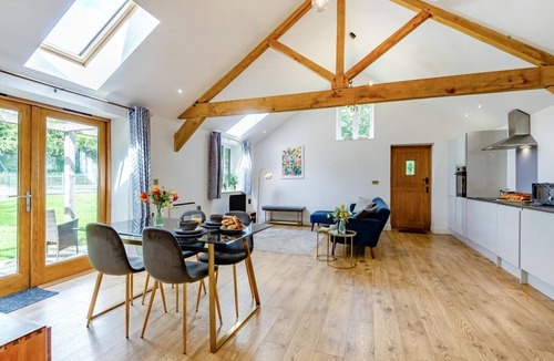 Stoke Holy Cross Cottage | 1 Bed in Dunston (oc-h27629)