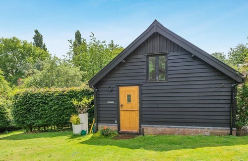 Stoke Holy Cross Cottage | 1 Bed in Dunston (oc-h27629)