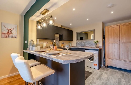 Rock House | 1 Bed in Far Forest (oc-d30808)