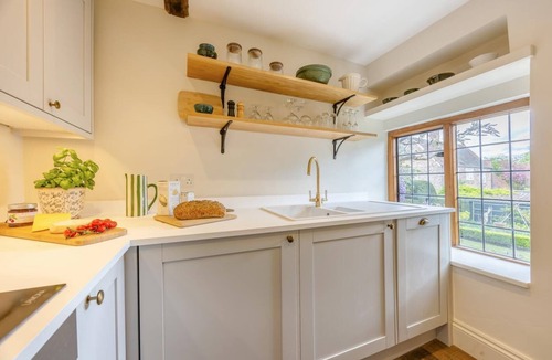 Dursley Apartment | 1 Bed in Frampton On Severn (oc-c32001)