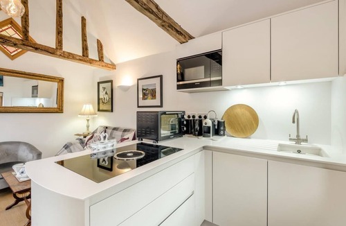 Abbess Roding Cottage | 1 Bed in Headcorn (oc-t34759)