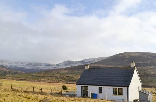 Portree Cottage | 1 Bed in Isle Of Skye (oc-t32341)