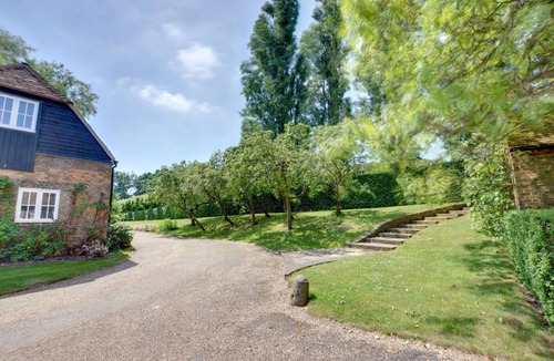Charcott Cottage | 1 Bed in Leigh (oc-ts726)