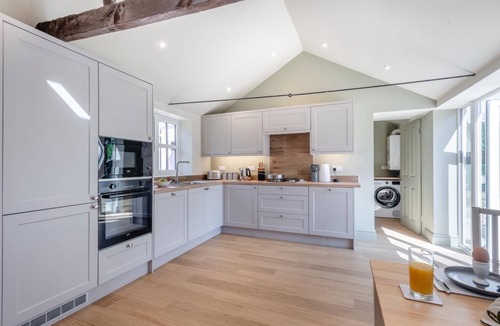 Lowestoft Cottage | 1 Bed in Lowestoft (oc-w32646)