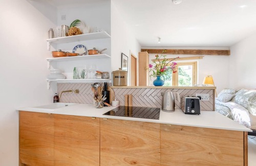 Faversham Cottage | 1 Bed in Luddenham (oc-s32602)