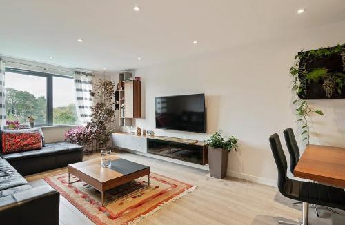 Friern Barnet Apartment | 1-Bed Spacious Flat, North London, 15 Minutes to Central