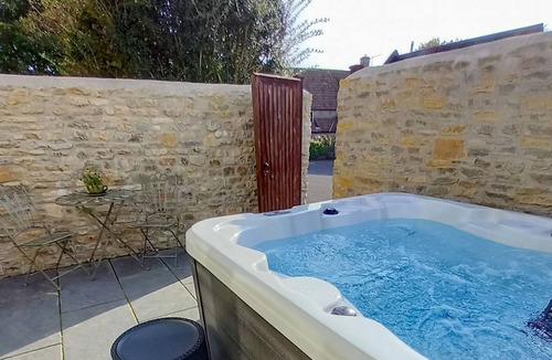 Shepton Mallet Cottage | 1 bedroom accommodation in Pilton, near Shepton Mallet