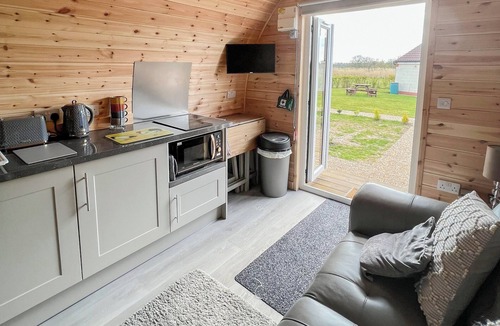 Mablethorpe Cottage | 1 bedroom accommodation in Theddlethorpe, near Mablethorpe