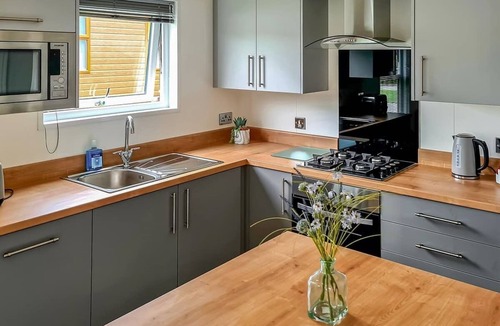 Little Weighton Cabin | 1 bedroom accommodation in Little Weighton, Nr Beverley