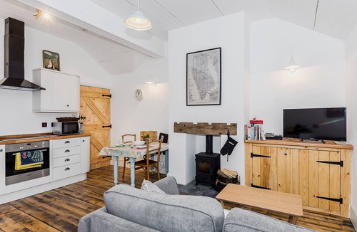Llandwrog Cottage | 1 bedroom accommodation in Llandwrog, near Caernarfon