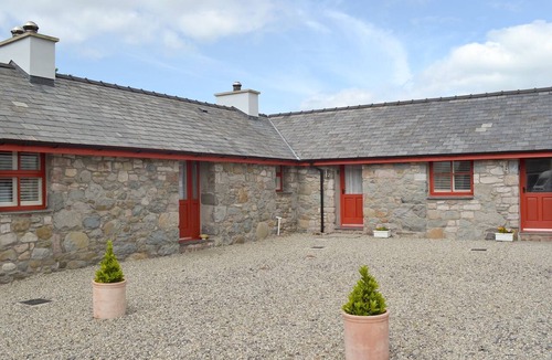 Llandwrog Cottage | 1 bedroom accommodation in Llandwrog, near Caernarfon