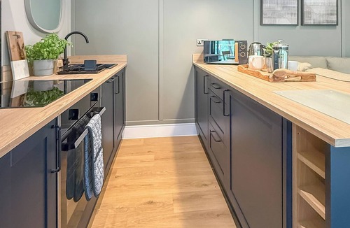 Dilton Marsh Ski Chalet | 1 bedroom accommodation in Westbury