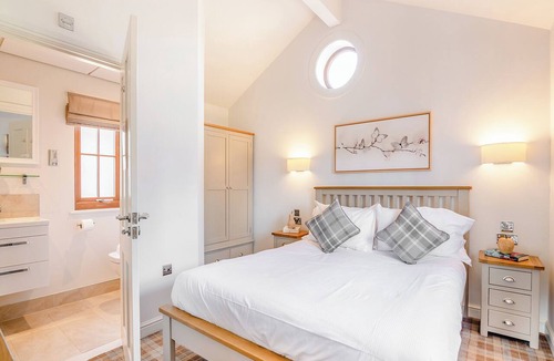 Arnold Ski Chalet | 1 bedroom accommodation in Skirlaugh, Nr Hull