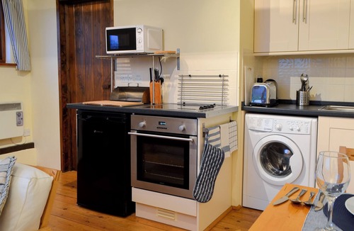 Battle Cottage | 1 bedroom accommodation in Ninfield, near Battle