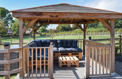 Aylburton Cottage | 1 bedroom accommodation in Lydney, Forest of dean