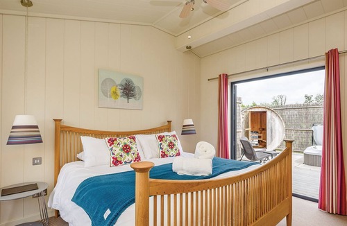 Weybread Cabin | 1 bedroom accommodation in Weybread, Diss