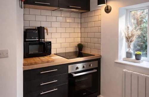 Cranleigh Apartment | 1 Bridge Rd