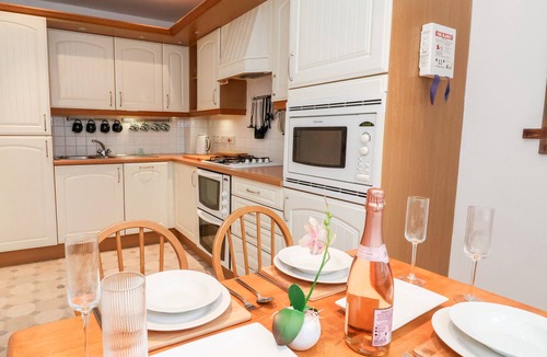 Beverley House | 1 COCKERILL FOLD, pet friendly, with a garden in Beverley