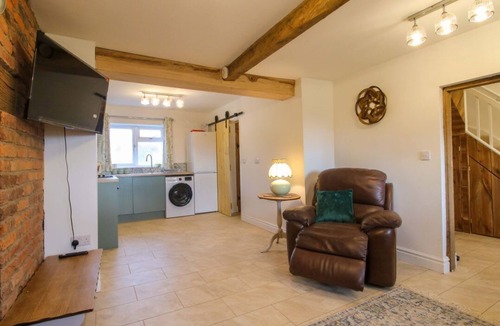 Great Witley Cottage | 1 Dingle Cottage, Great Witley