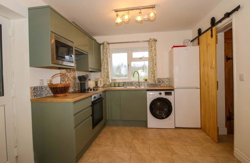 Great Witley Cottage | 1 Dingle Cottage, Great Witley