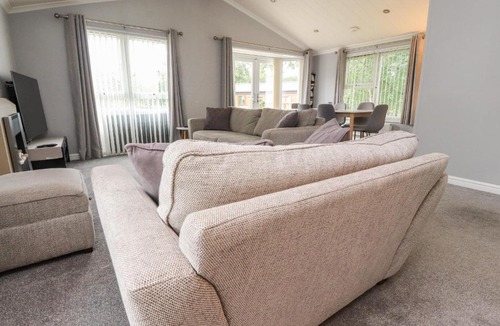 Tewitfield House | 1 Sherwood