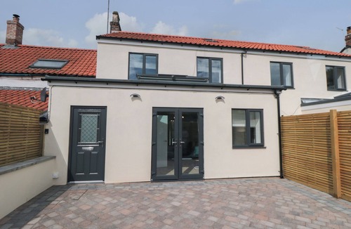 Langtoft Cottage | 1 STAVELEY COTTAGES, pet friendly, with a garden in Great Driffield