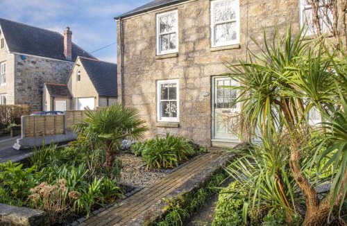 Ludgvan House | 1 The Cottages - Family friendly, Parking, Woodburner