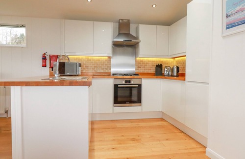 Dobwalls Cottage | 10 FARAWAY FIELDS, luxury holiday cottage, with hot tub in Dobwalls
