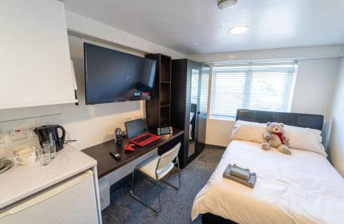 Selly Oak House | 100 Dale road Studios in Guest house